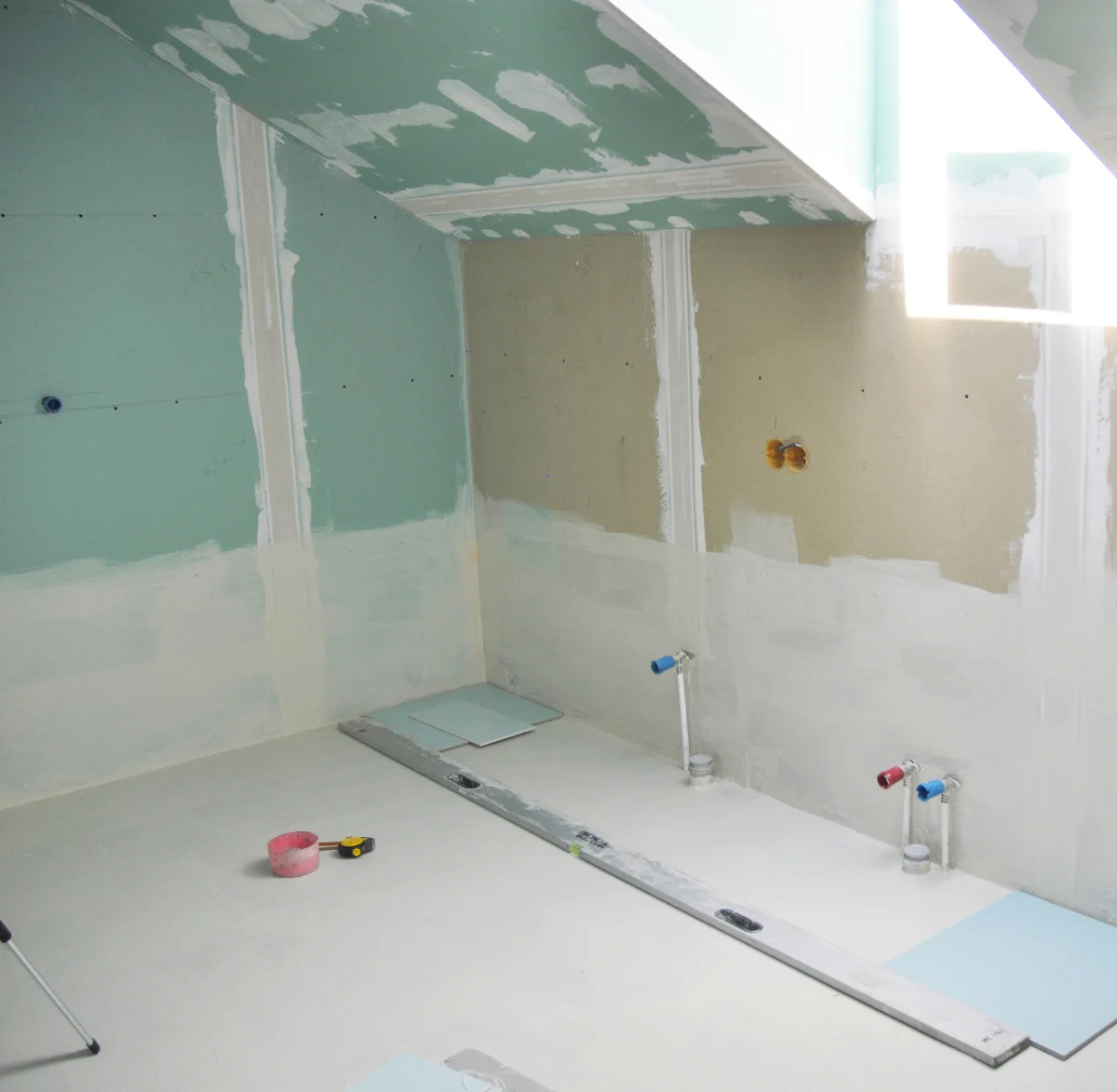 placo-hydrofuge-renovation-salle-de-bain Pose placo hydrofuge dans une salle de bain en rénovation